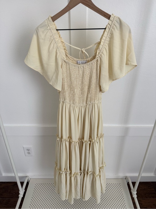 Ivy City Co Dresses & Skirts - Ivy City Co Ophelia Flutter Sleeve Midi Dress Cream